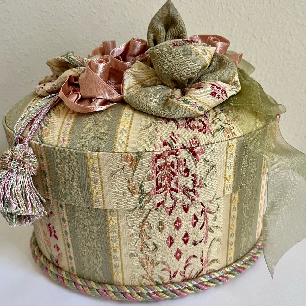 COPY - COPY - Mint green and pink rosé fabric keepsake box